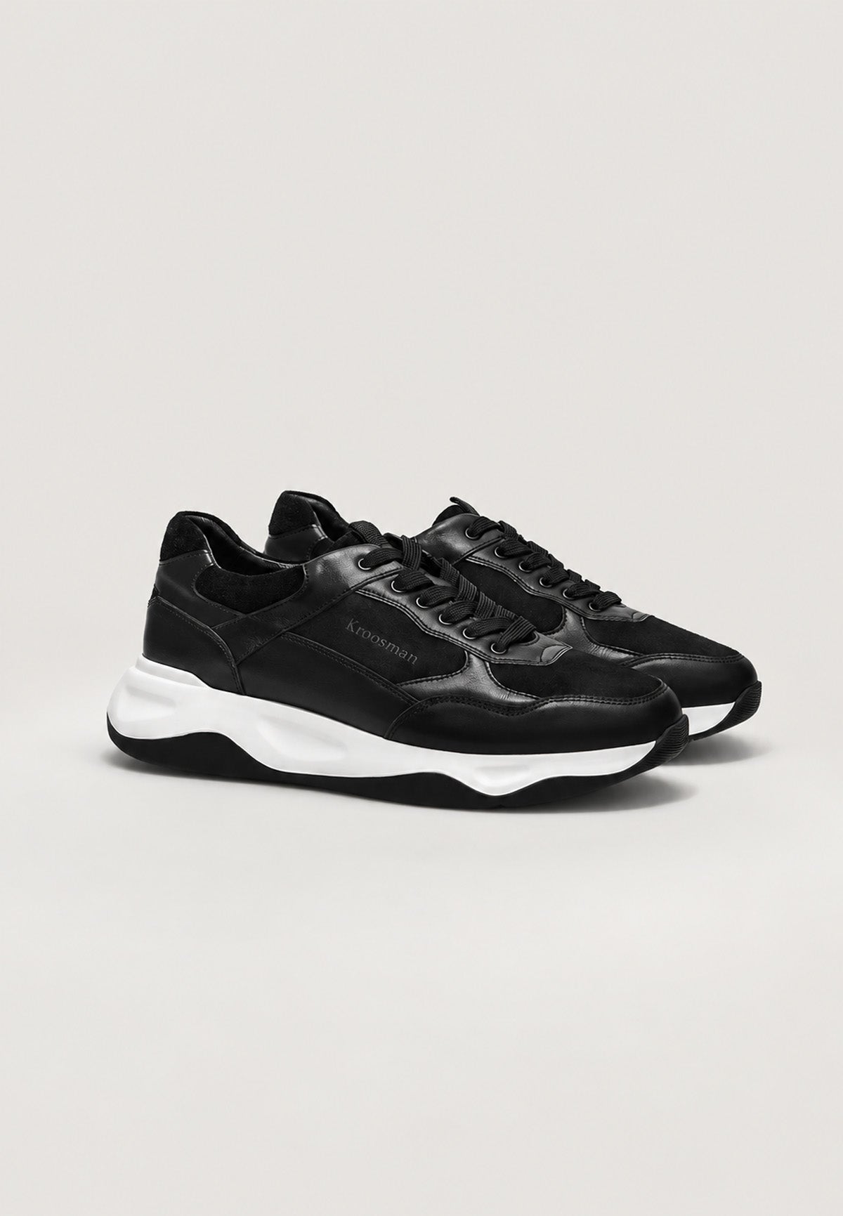 IV7 Sneaker